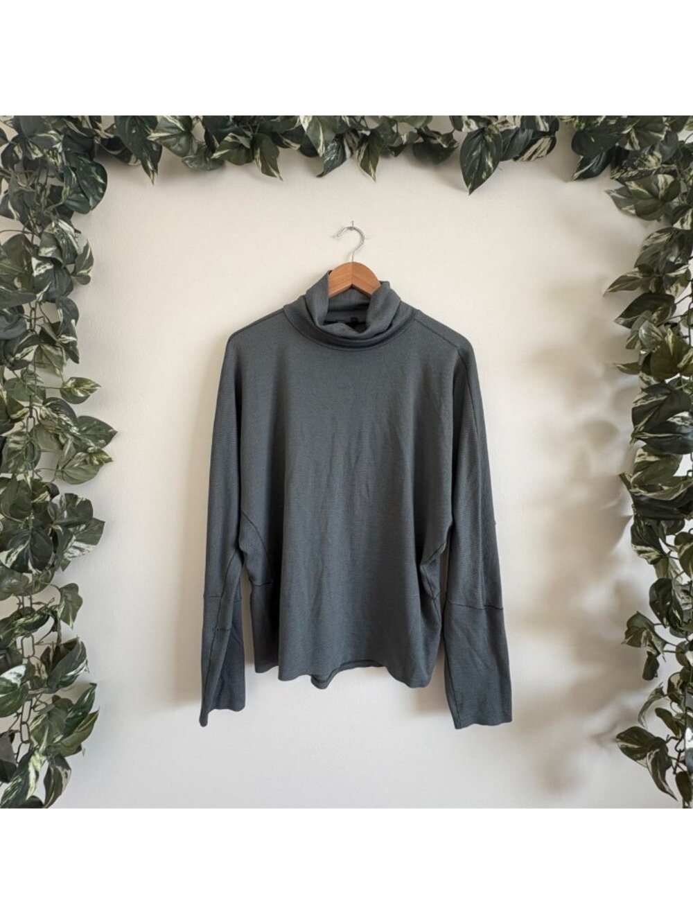 Lululemon Athletic Lab Moraine Turtleneck Knit Sweater Green Women’s Sz M